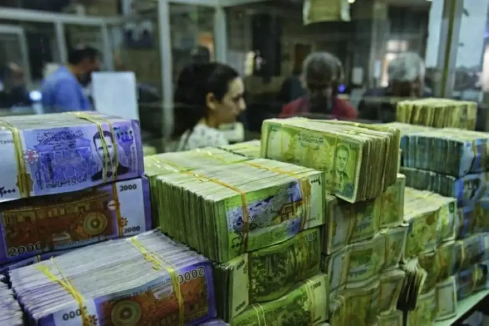 سوريا تعتزم إعادة تقييم عملتها وحذف صفرين في محاولة لتحقيق الاستقرار
