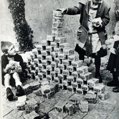 Syrian Merchants Resort to Weighing Money Amid Inflation| Karam Shaar Advisory LTD Syrian Merchants Resort to Weighing Money Amid Inflation